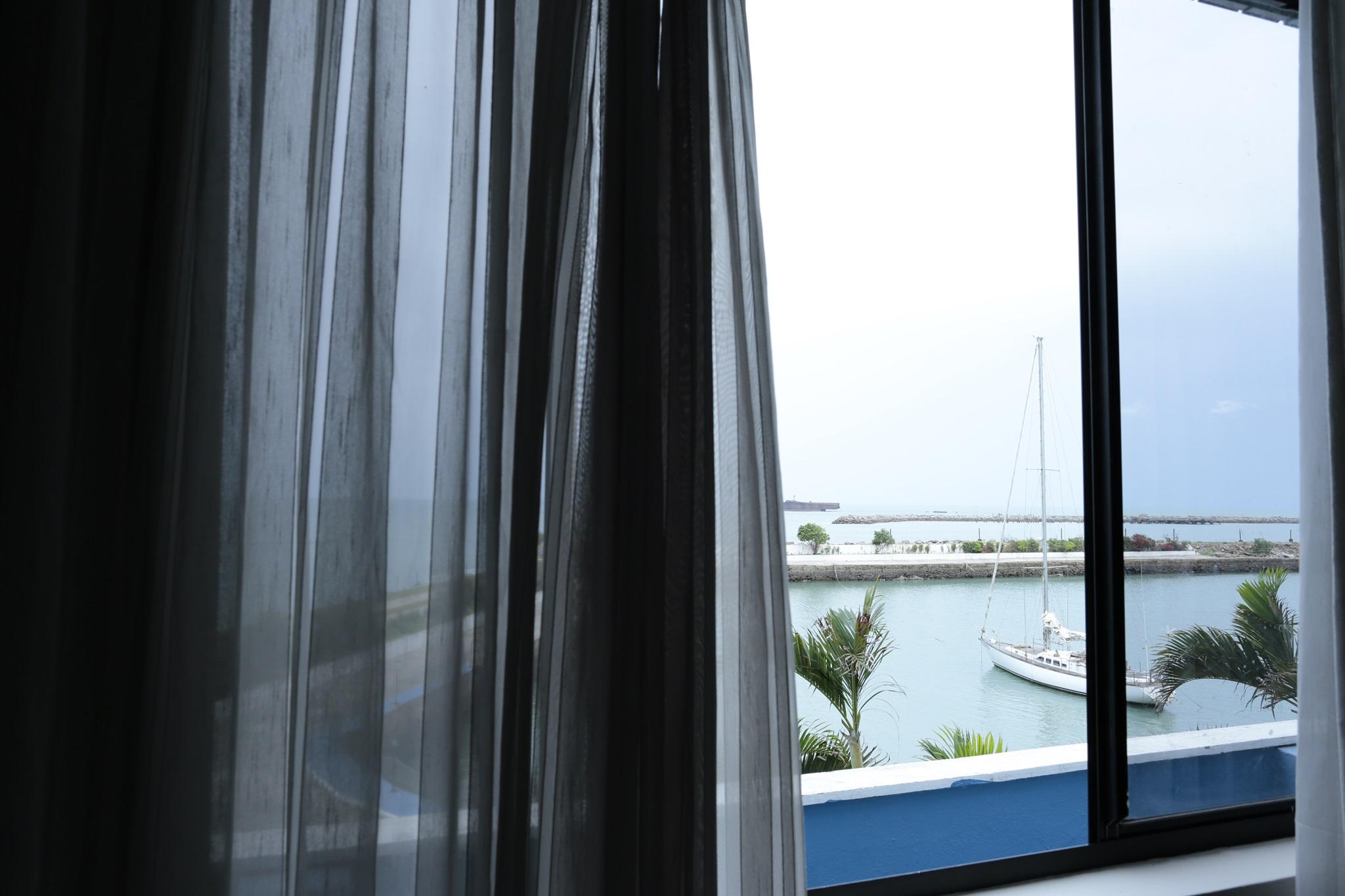 Marina Park Hotel Fortaleza  Exterior photo A window with a curtain