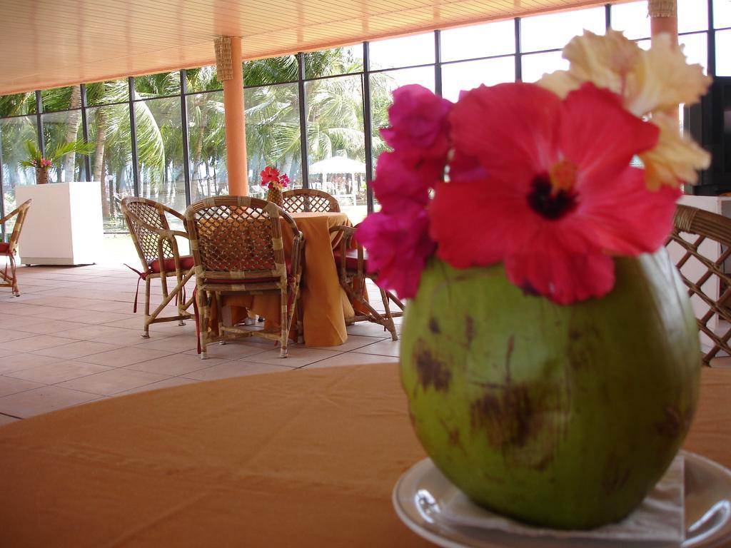 Marina Park Hotel Fortaleza  Exterior photo A coconut drink